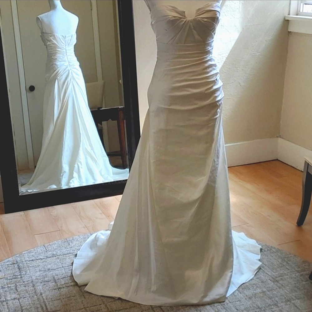 🅽🆆🆃 $750 Love by Enzoani Cutout Sweetheart Neckline Strapless Wedding Dress
